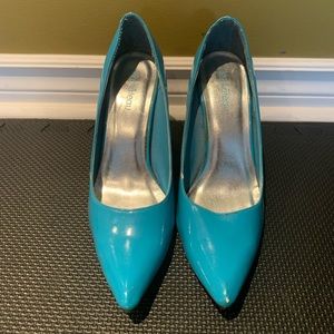 Sky blue pointy heel